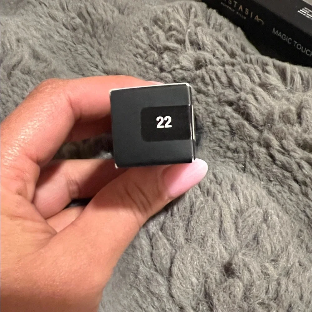 ANASTASIA Magic Touch Medium to Full Coverage Concealer
